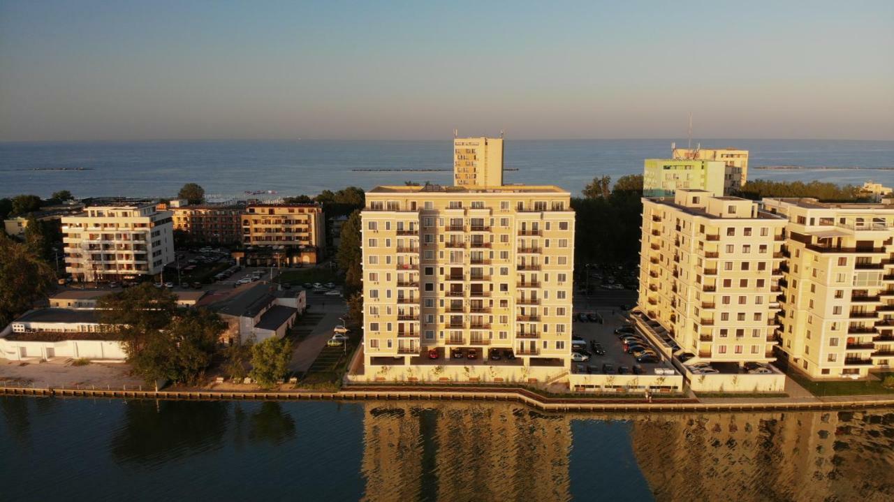 Evy Deluxe Apartment Mamaia Exterior photo